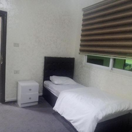 Jarajreh Apartments/ Hotel Karak Bagian luar foto