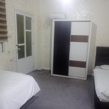 Jarajreh Apartments/ Hotel Karak Ruang foto