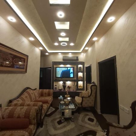 Jarajreh Apartments/ Hotel Karak Bagian luar foto
