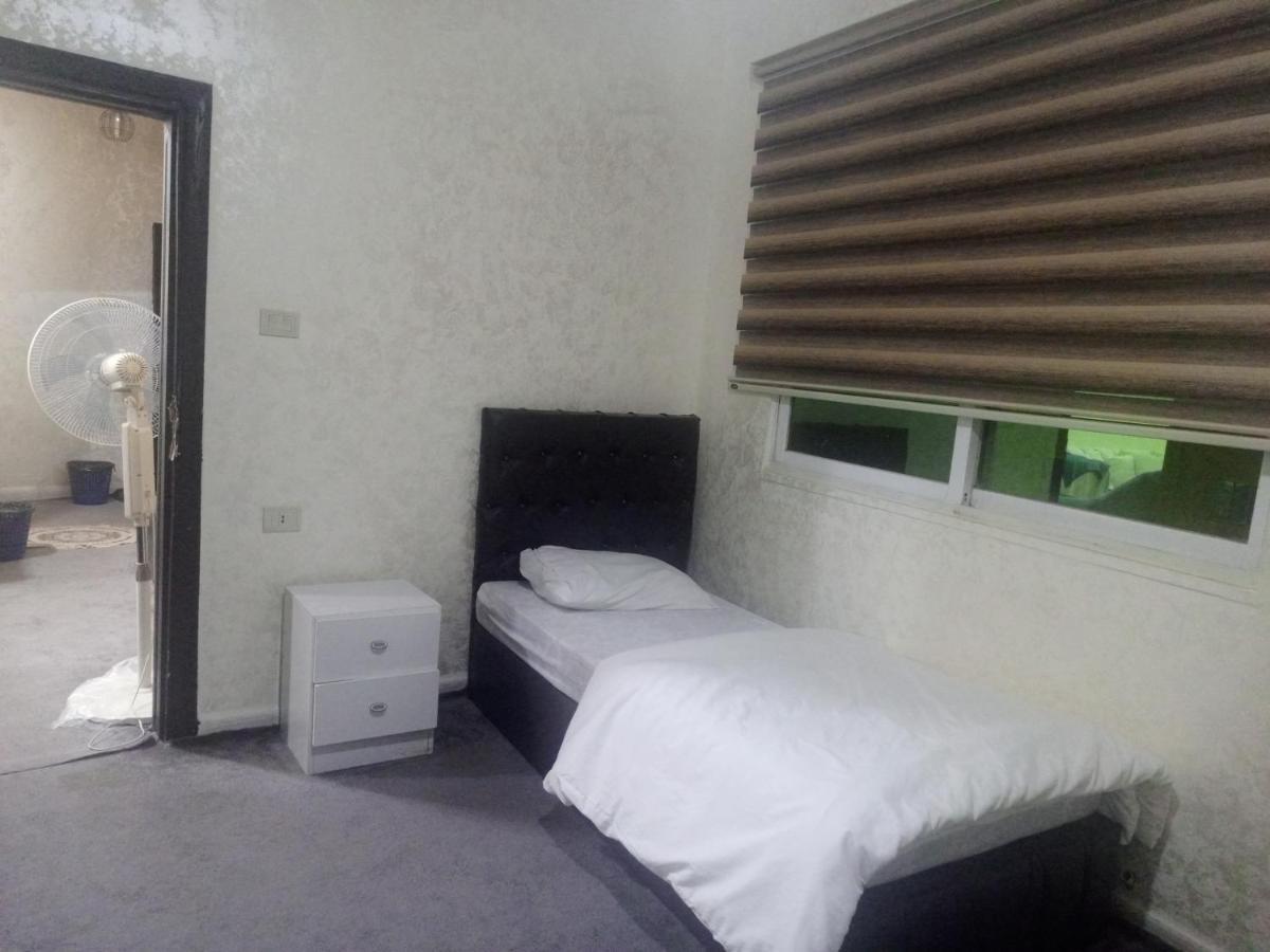 Jarajreh Apartments/ Hotel Karak Bagian luar foto