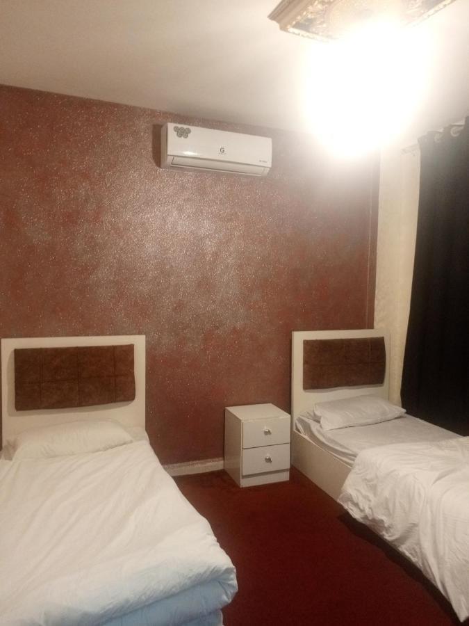 Jarajreh Apartments/ Hotel Karak Bagian luar foto