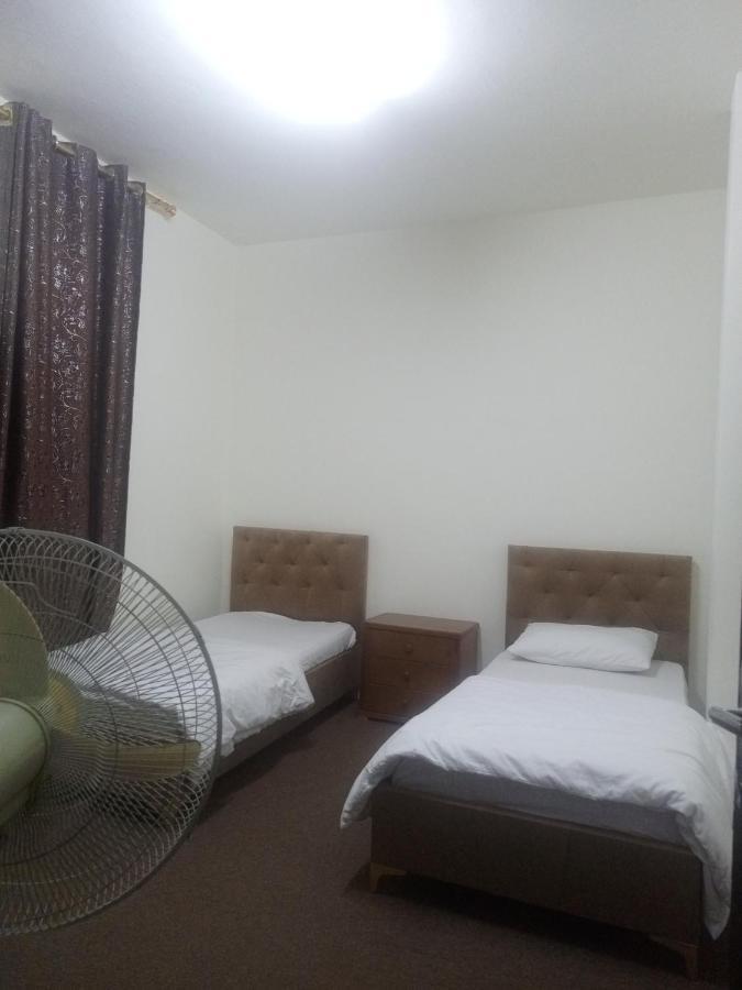 Jarajreh Apartments/ Hotel Karak Bagian luar foto
