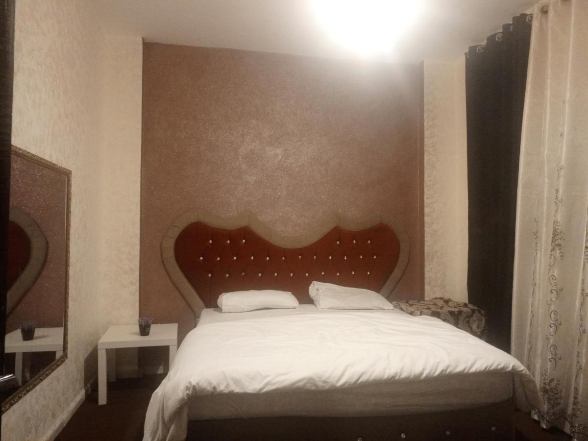 Jarajreh Apartments/ Hotel Karak Bagian luar foto