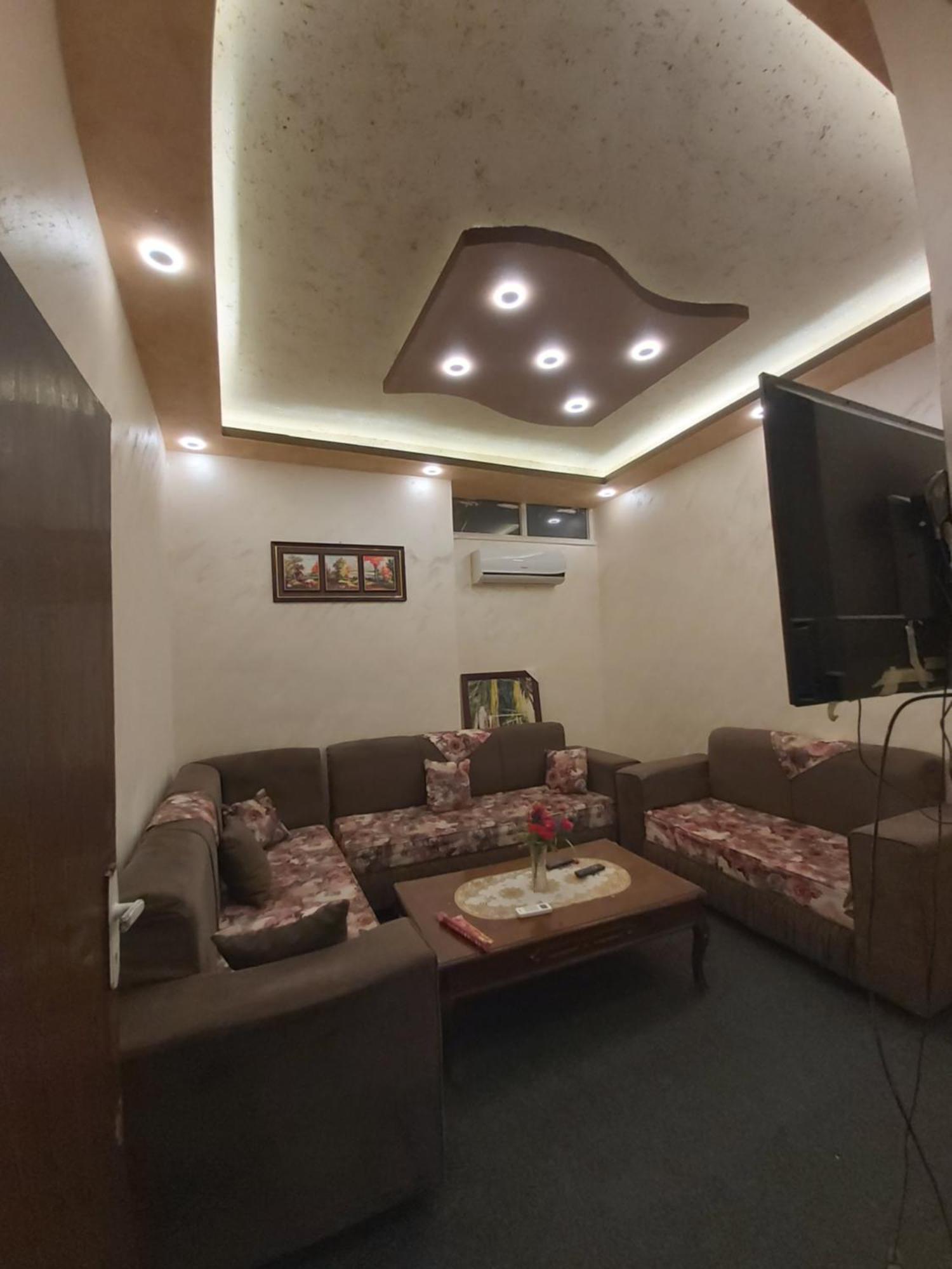 Jarajreh Apartments/ Hotel Karak Ruang foto