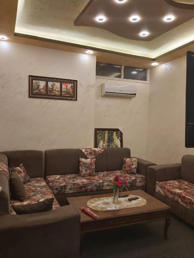 Jarajreh Apartments/ Hotel Karak Bagian luar foto